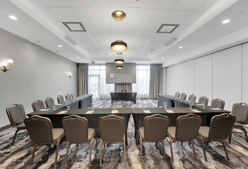 בית מלון כפרי Hilton Garden Inn Toronto/brampton