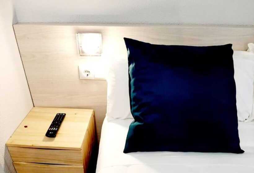 فندق Hostal Lucia By Gaiarooms