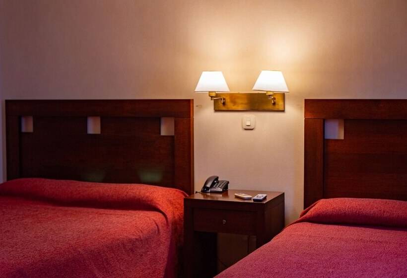 Отель Howard Johnson Express Inn Ituzaingo