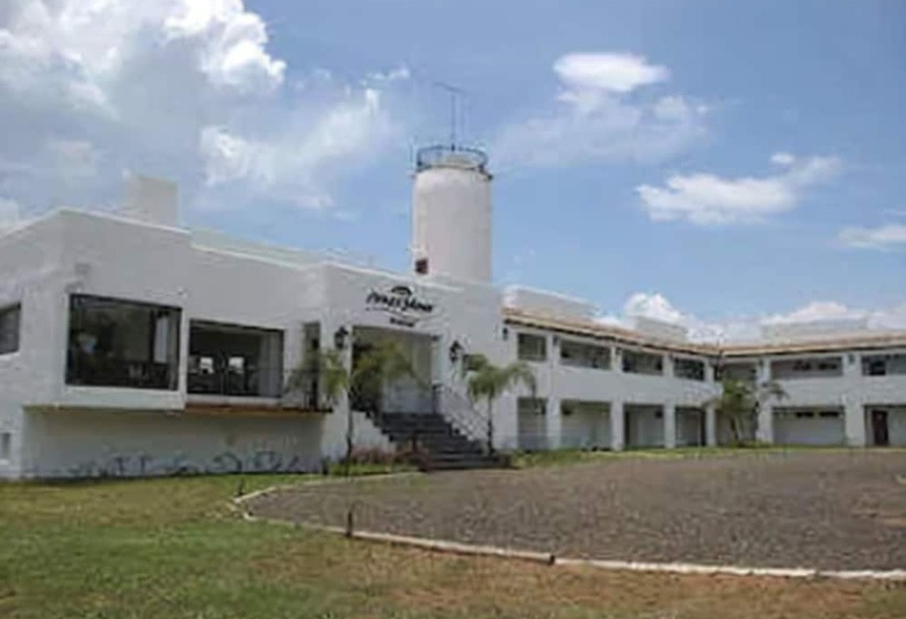 Отель Howard Johnson Express Inn Ituzaingo