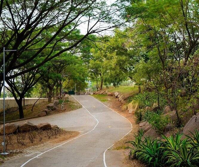 Отель Hyatt Hyderabad Gachibowli