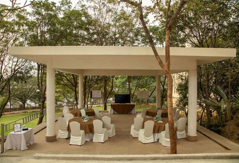 Отель Hyatt Hyderabad Gachibowli