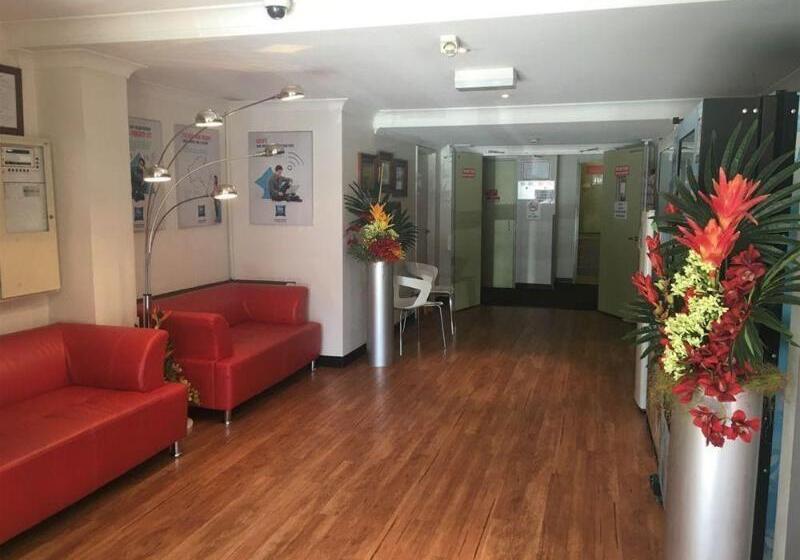 هتل Ibis Budget Casula Liverpool