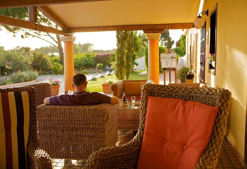 בית מלון כפרי Is Benas Country Lodge