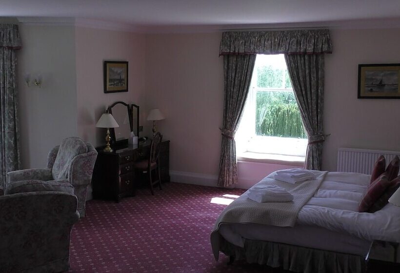فندق Kirroughtree Country House B&b