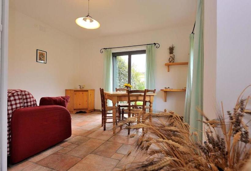 هتل Agriturismo La Torriola