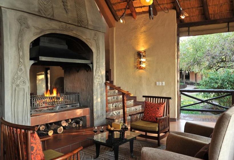 فندق Lukimbi Safari Lodge