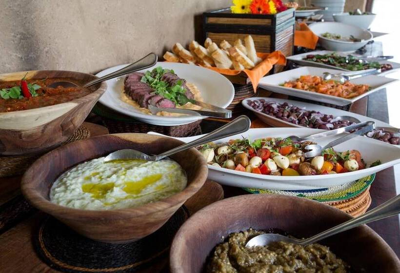 فندق Lukimbi Safari Lodge