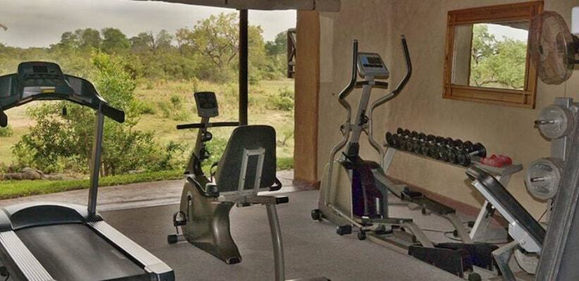 فندق Lukimbi Safari Lodge