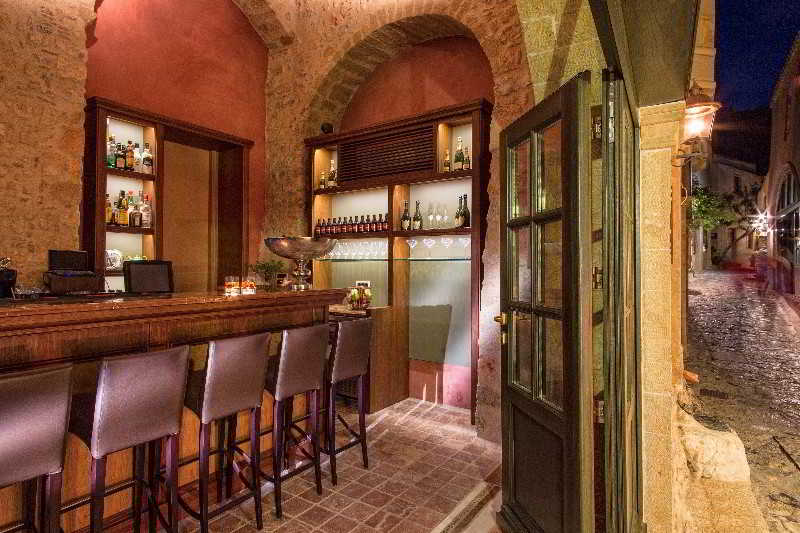 فندق Moni Emvasis Luxury Suites