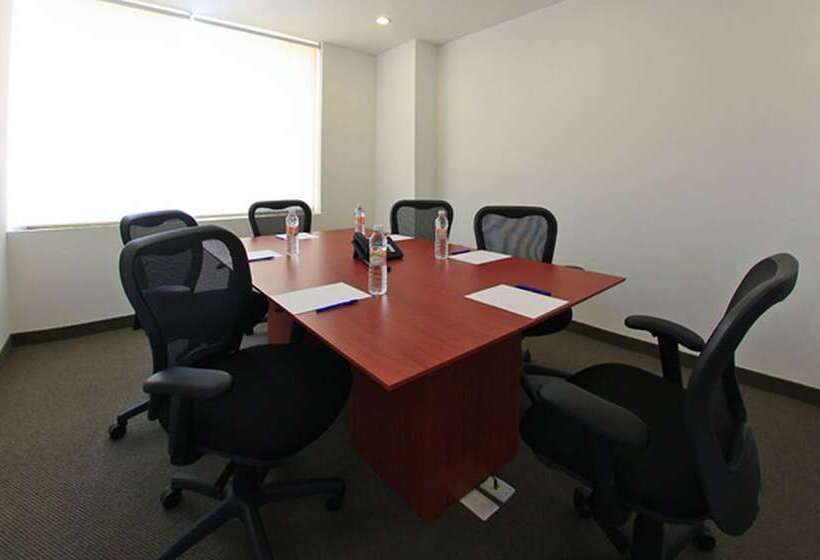 Отель One Queretaro Aeropuerto