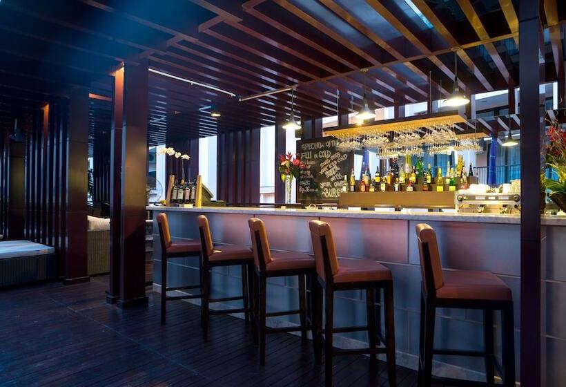 فندق Cross Vibe Paasha Atelier Bali Kuta