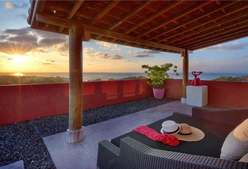 Отель Pinkcoco Uluwatu Constant Surprises & For Cool Adults Only