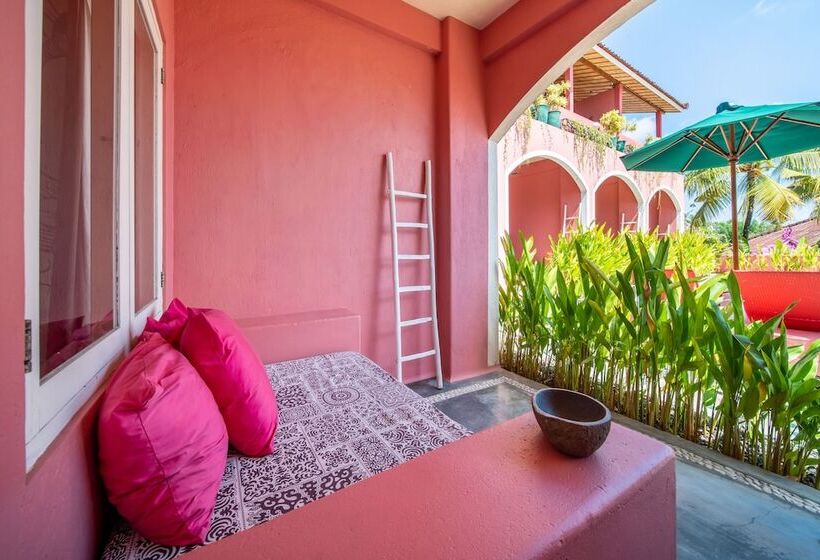 Отель Pinkcoco Uluwatu Constant Surprises & For Cool Adults Only