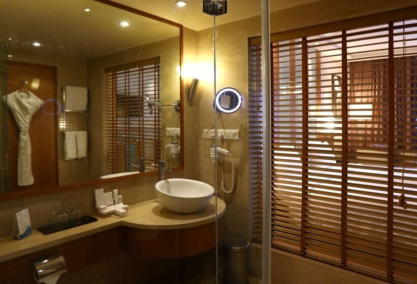 Radisson Blu Hotel Chennai City Centre