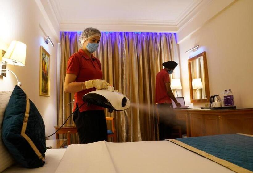 ホテル Ramada By Wyndham Amritsar