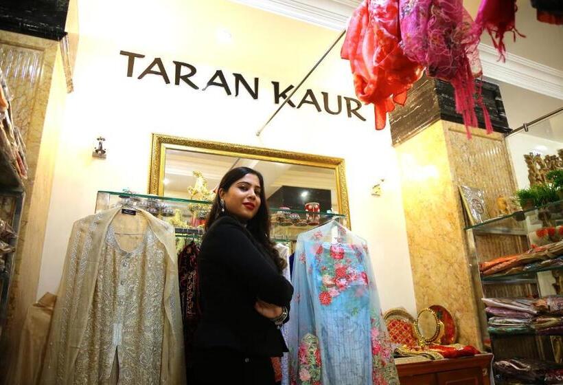 ホテル Ramada By Wyndham Amritsar