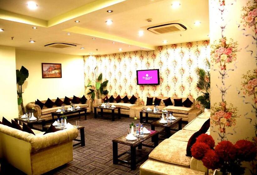 ホテル Ramada By Wyndham Amritsar