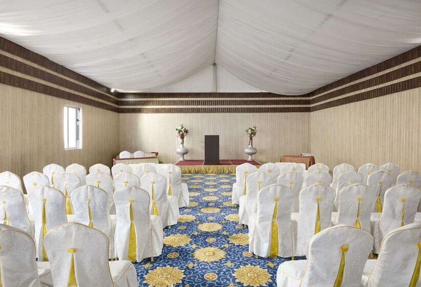 ホテル Ramada By Wyndham Amritsar