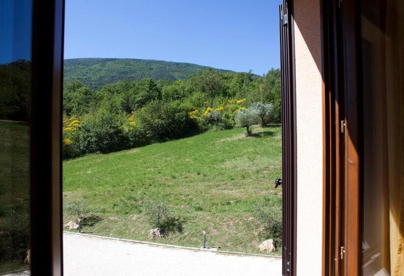 فندق Relais Parco Del Subasio