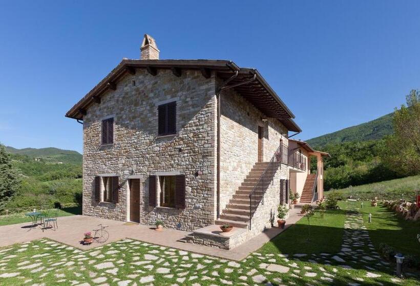 فندق Relais Parco Del Subasio