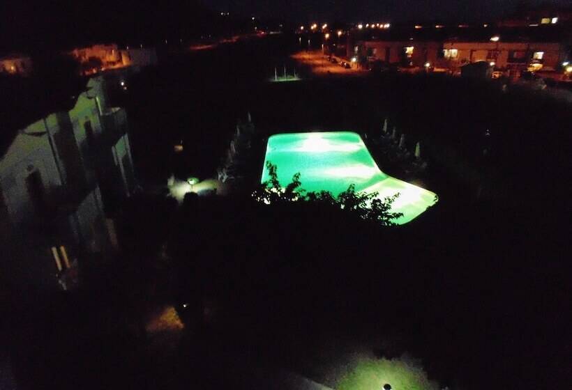 فندق Resort Isola Rossa