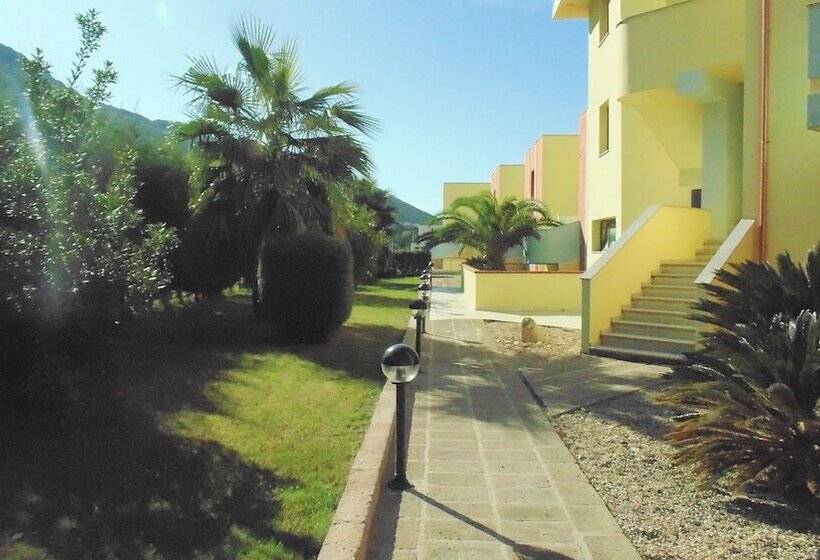 فندق Resort Isola Rossa