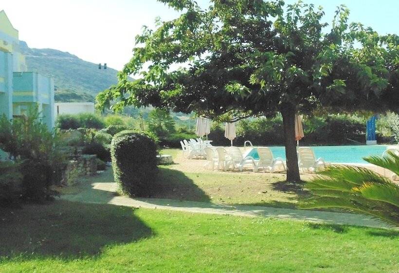 فندق Resort Isola Rossa