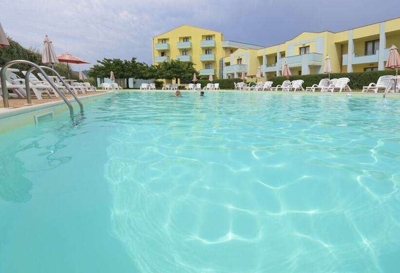 فندق Resort Isola Rossa