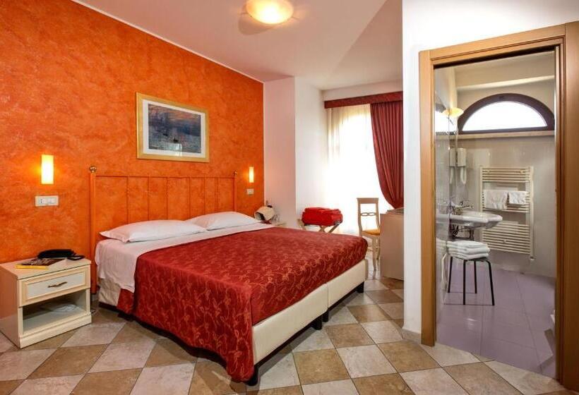 فندق Ristorante Casa Rossa