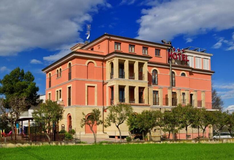 فندق Ristorante Casa Rossa