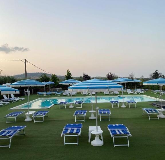 فندق Ristorante Casa Rossa