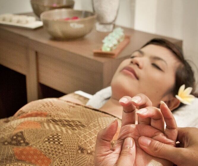 Отель Royal Regantris Kuta