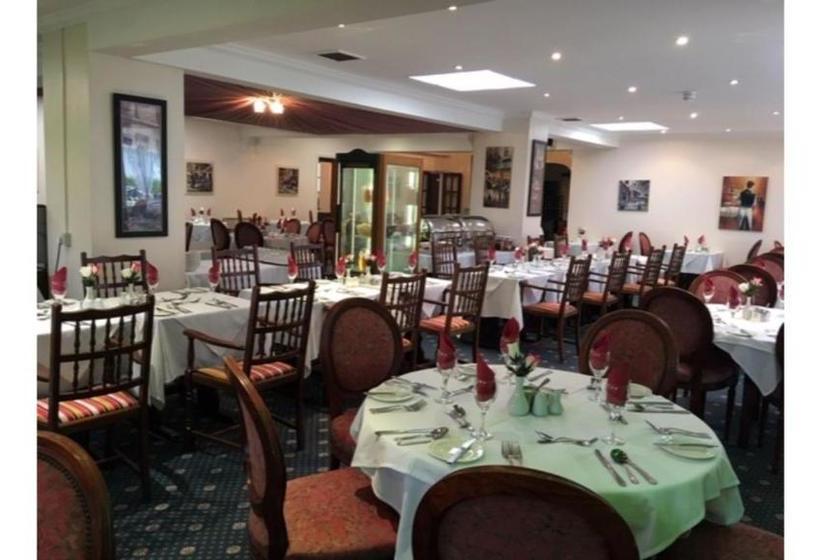 ホテル Runnymede Court