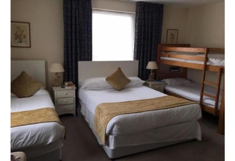 ホテル Runnymede Court