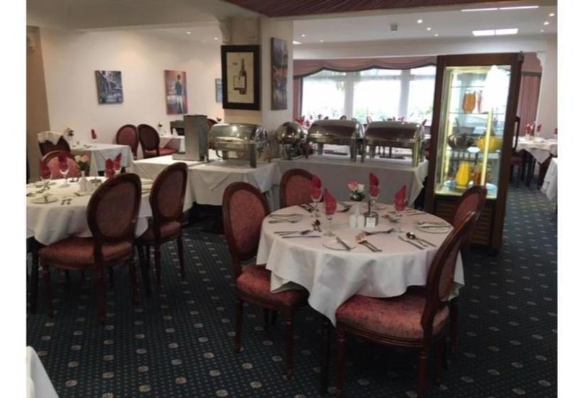 ホテル Runnymede Court