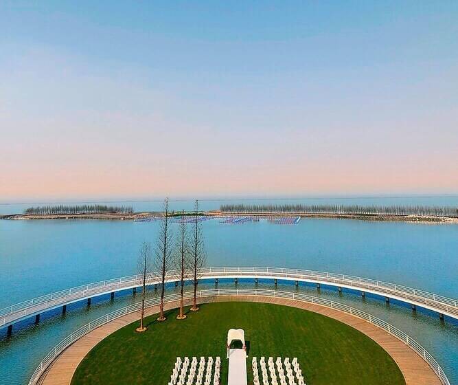 فندق Sheraton Huzhou Taihu Lake Hot Spring Resort & Spa