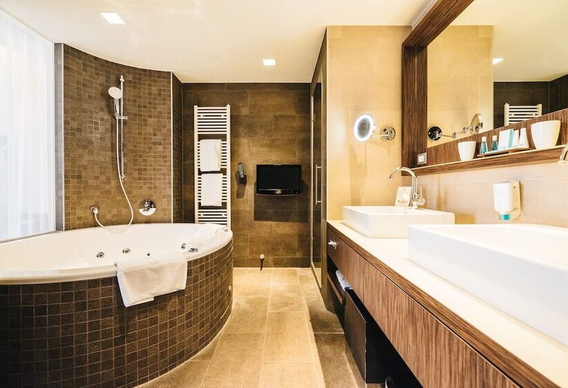 호텔 St. Martins Therme & Lodge