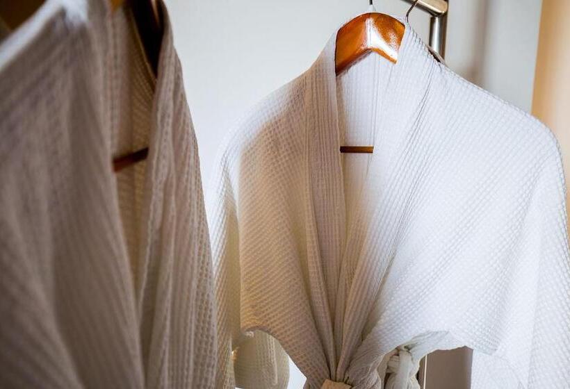 ホテル The 1o1 Bali Fontana Seminyak