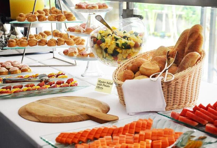 ホテル The 1o1 Bali Fontana Seminyak