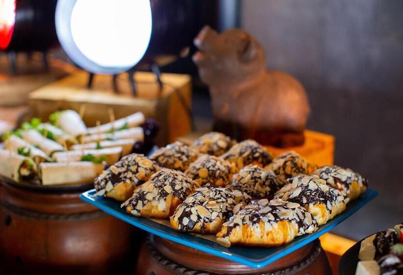 ホテル The 1o1 Bali Fontana Seminyak