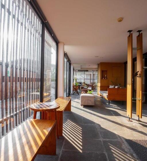 ホテル The 1o1 Bali Fontana Seminyak