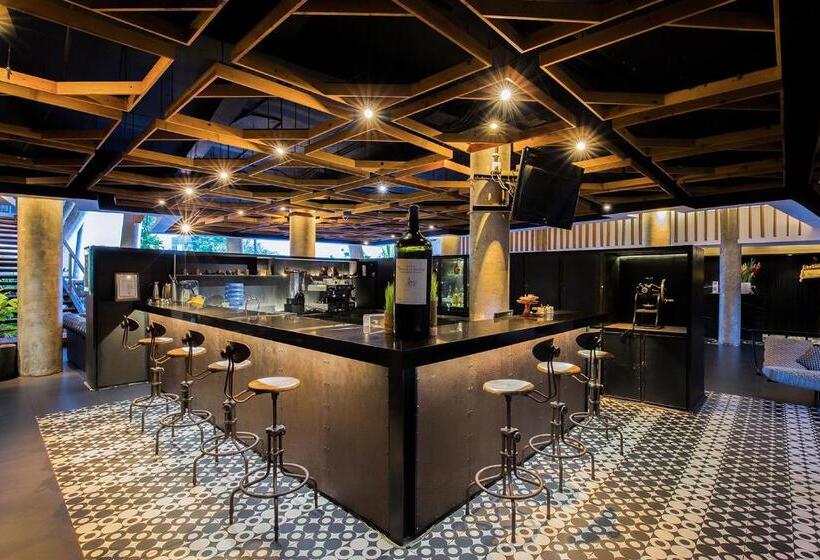 ホテル The 1o1 Bali Fontana Seminyak