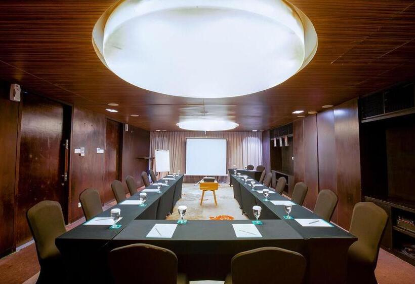 ホテル The 1o1 Bali Fontana Seminyak