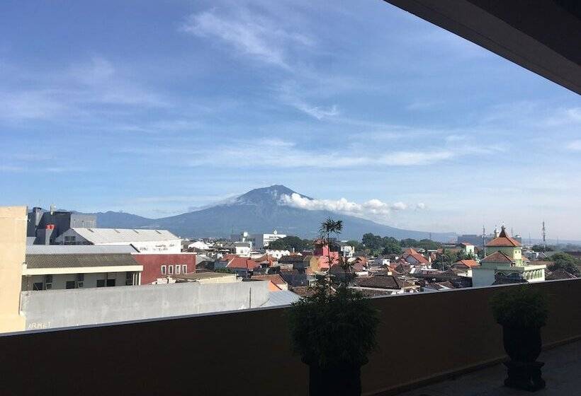 בית מלון כפרי The 1o1 Malang Oj