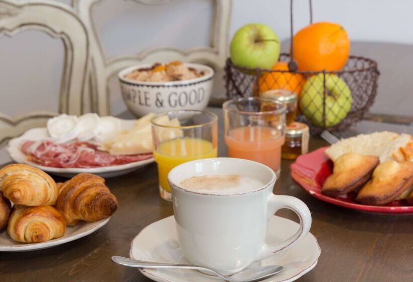 Отель The Originals Boutique, Hôtel Les Poèmes De Chartres