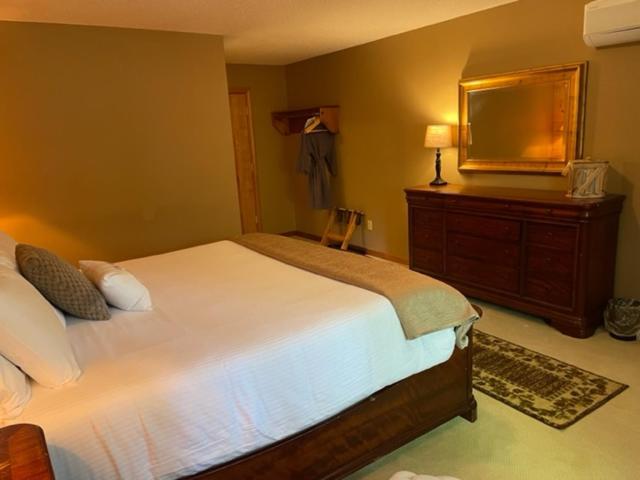 هتل The Snowed Inn