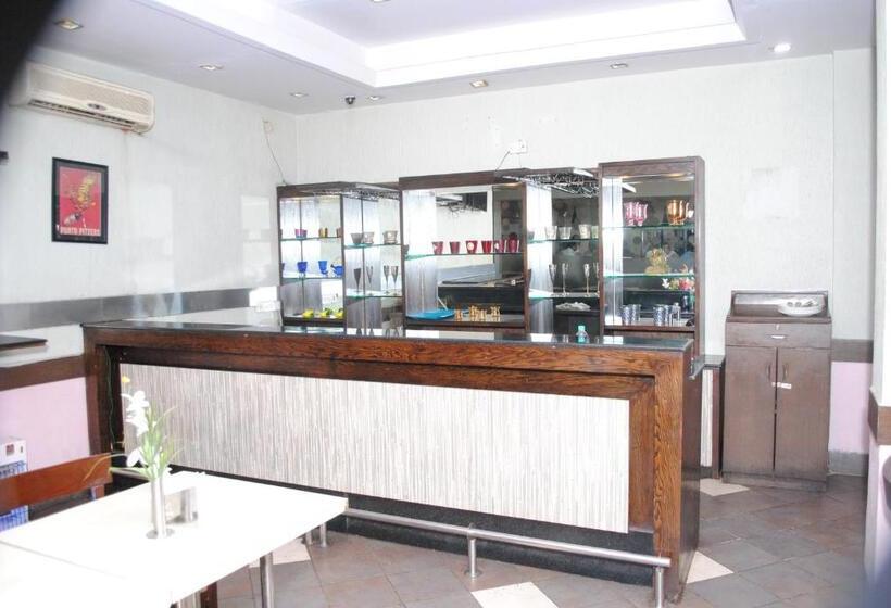 酒店 Tourist Deluxe