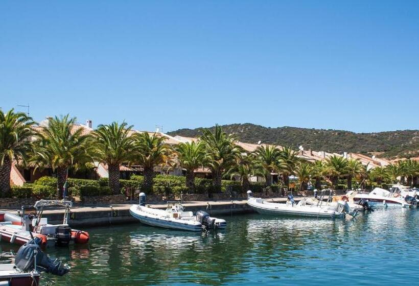 住所  Porto Ottiolu Resort