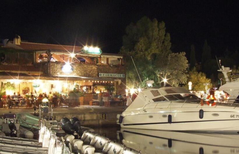 住所  Porto Ottiolu Resort